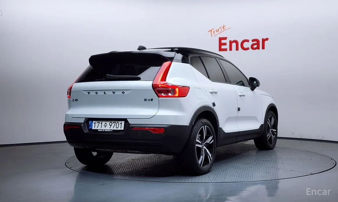 Фото 2 - Volvo XC40