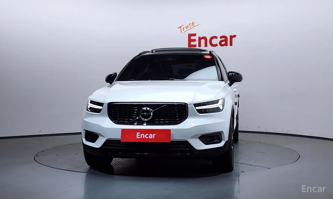 Фото 3 - Volvo XC40