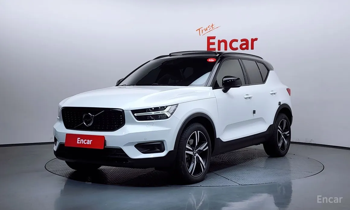 Фото 4 - Volvo XC40