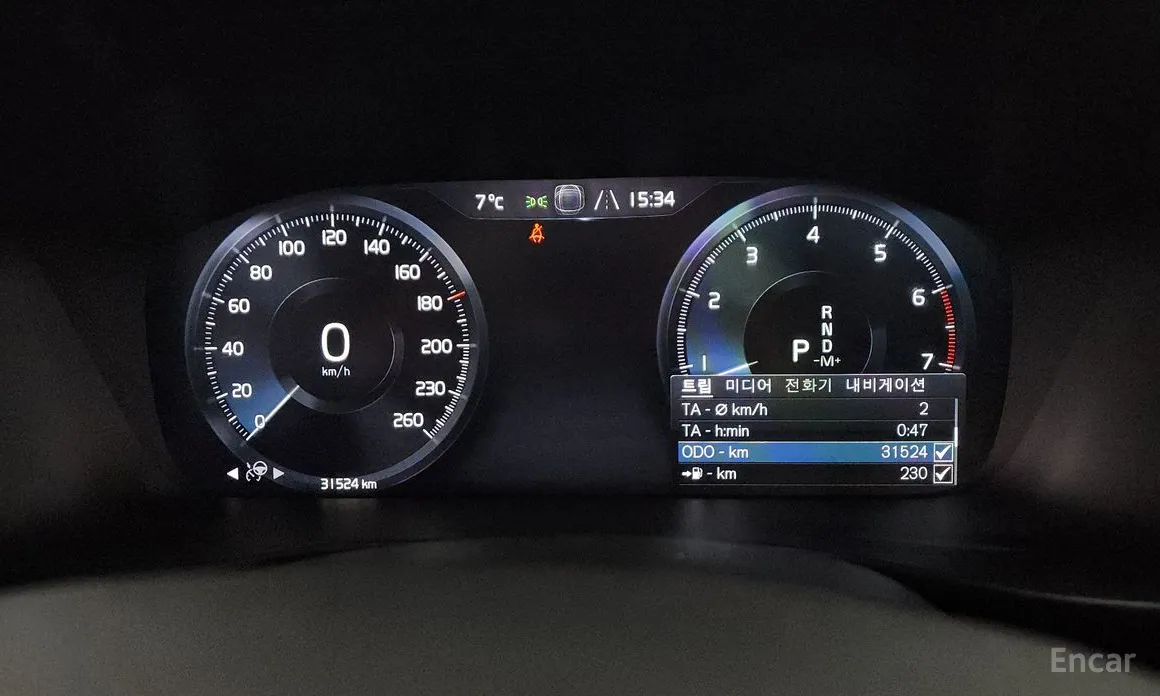 Фото 8 - Volvo XC40