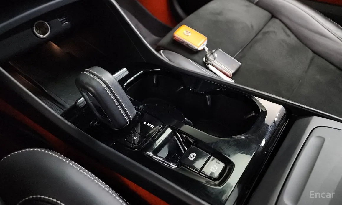 Фото 9 - Volvo XC40