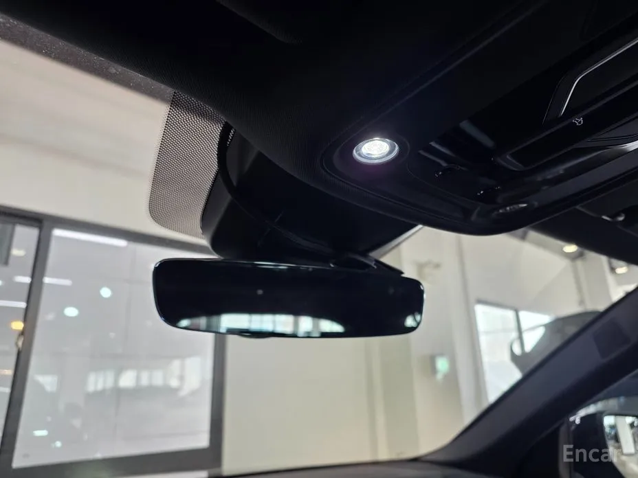 Фото 10 - Audi Q8