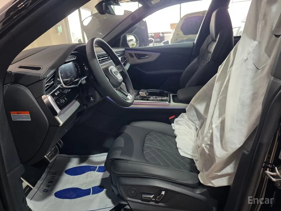 Фото 13 - Audi Q8