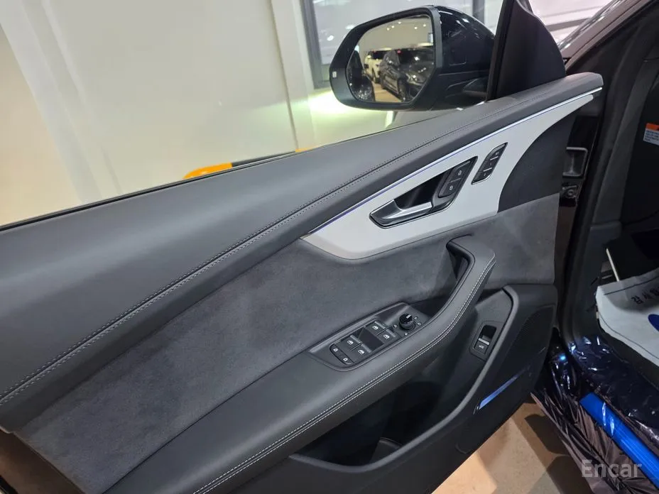 Фото 14 - Audi Q8