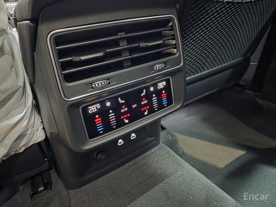 Фото 16 - Audi Q8