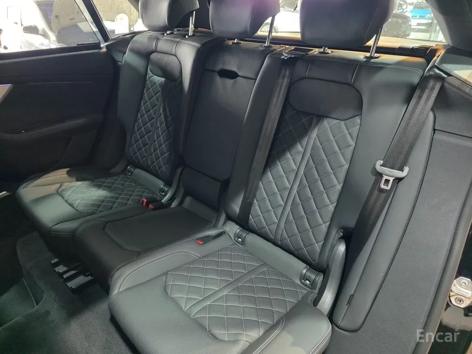 Фото 18 - Audi Q8