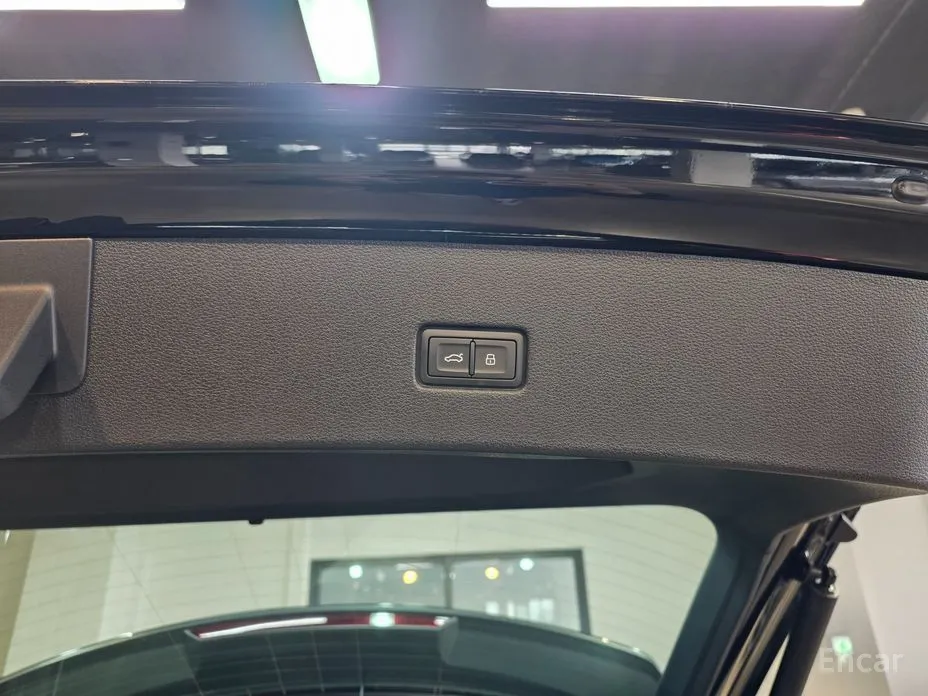 Фото 20 - Audi Q8