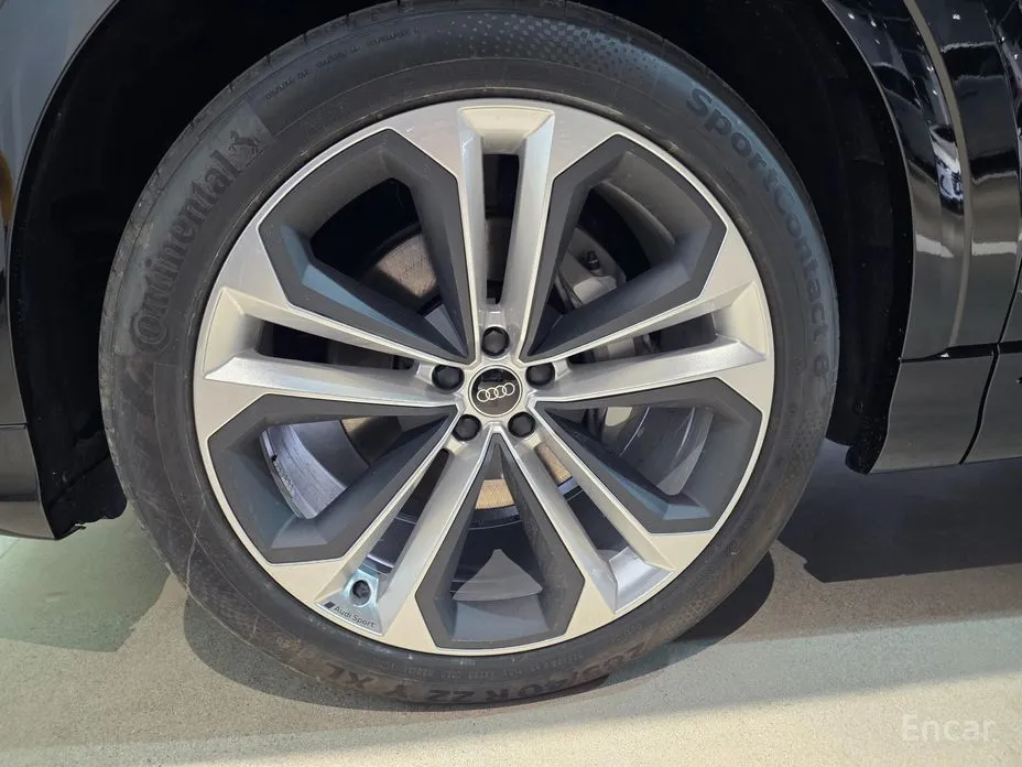 Фото 6 - Audi Q8