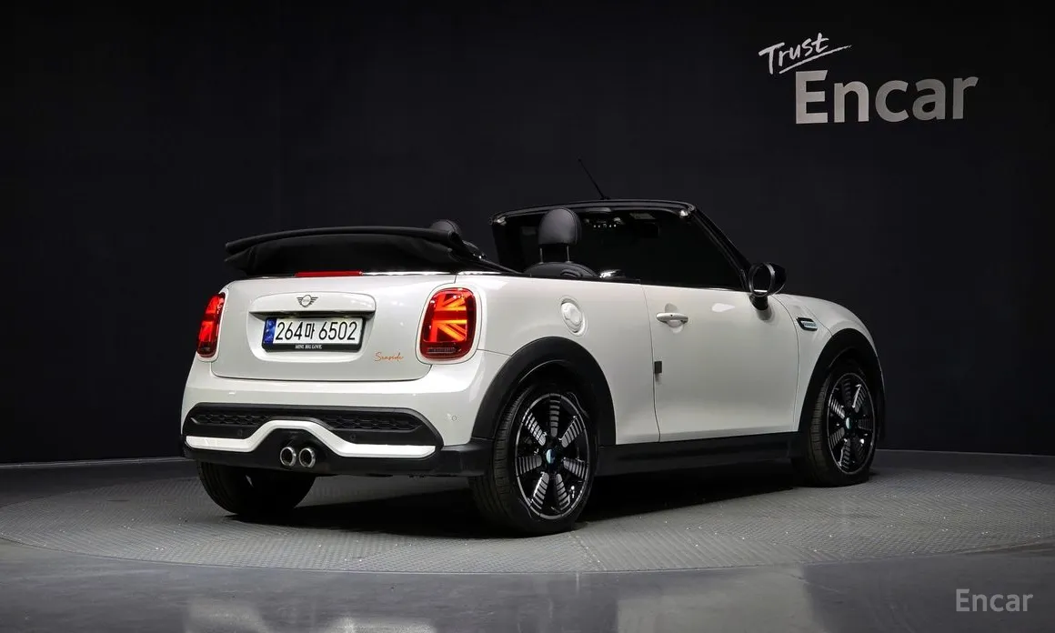 Фото 2 - Mini Cooper Convertible