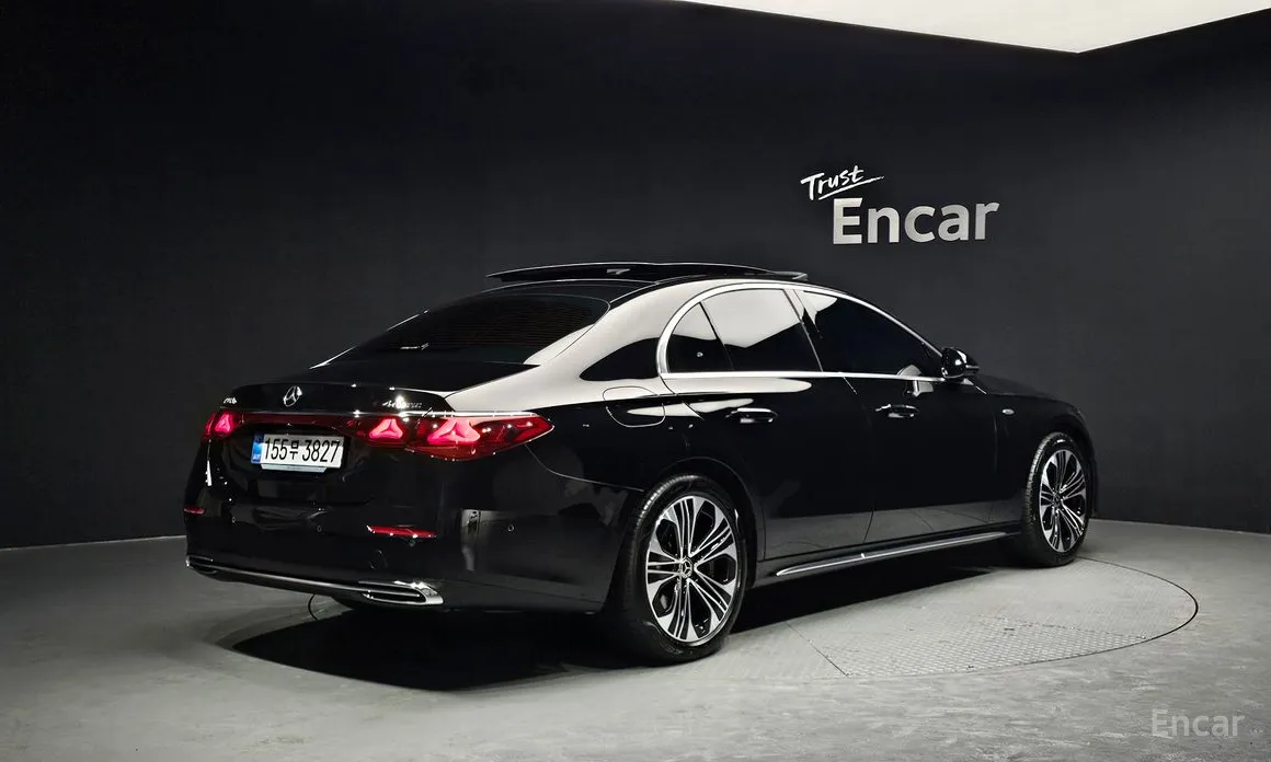 Фото 2 - Mercedes-Benz E-Class