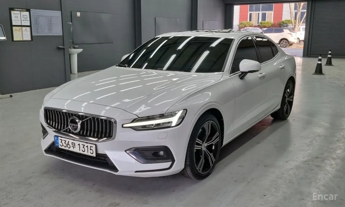 Фото 1 - Volvo S60