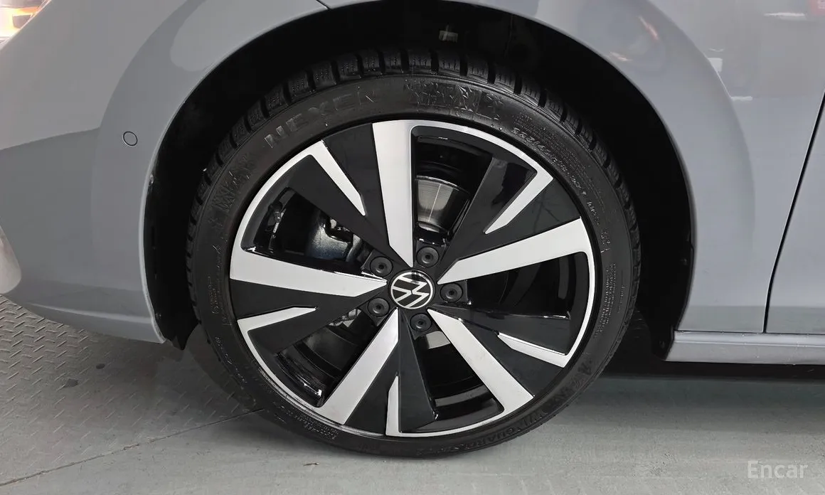 Фото 5 - Volkswagen Golf