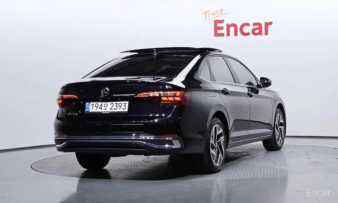 Photo 2 - Volkswagen Jetta