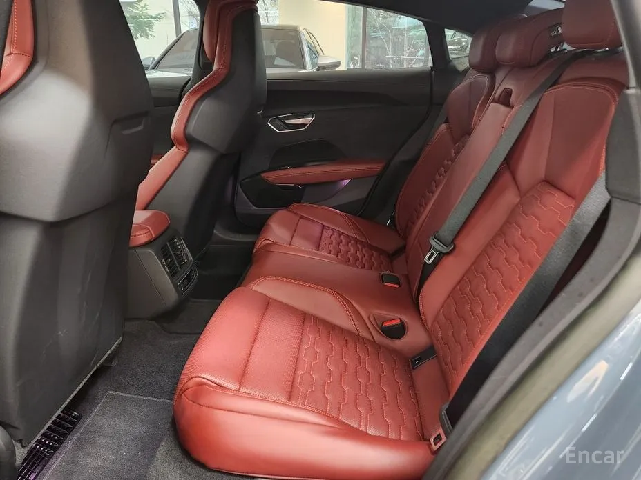 Фото 17 - Audi e-tron GT