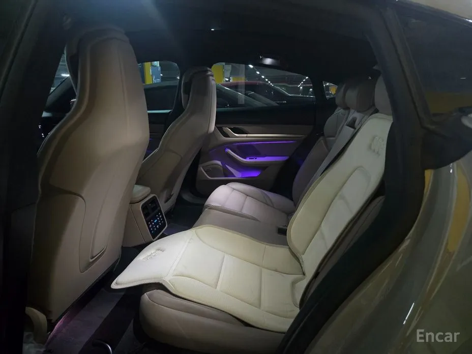 Фото 14 - Porsche Taycan