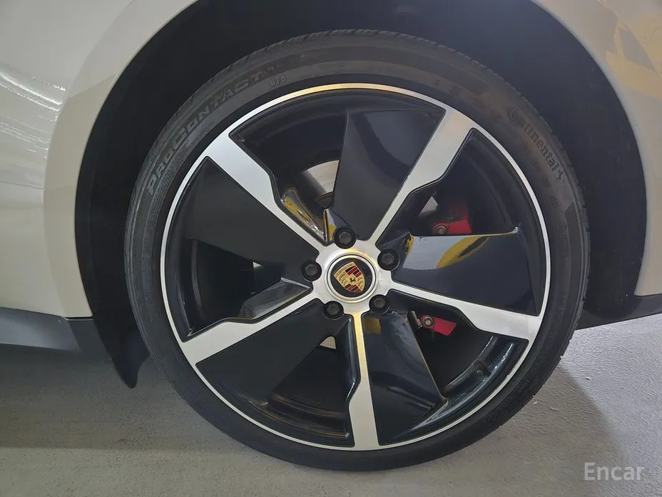 Фото 15 - Porsche Taycan