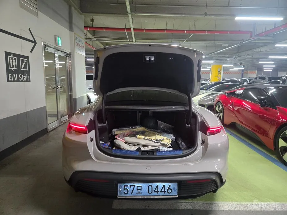 Фото 20 - Porsche Taycan