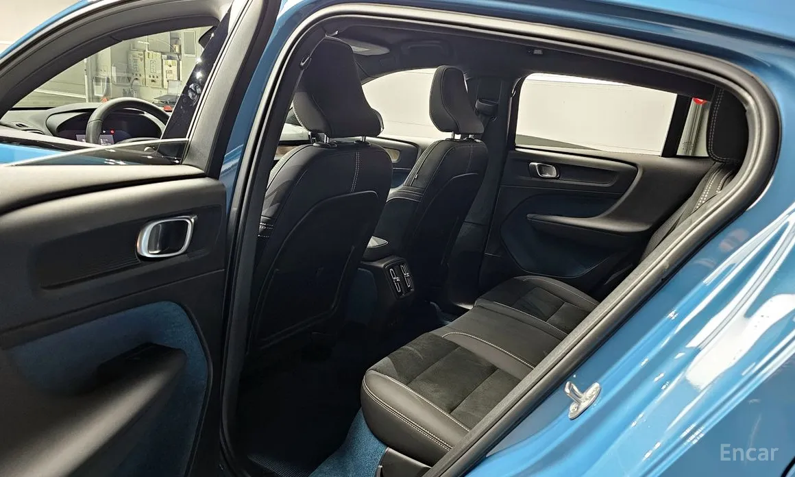 Фото 11 - Volvo C40