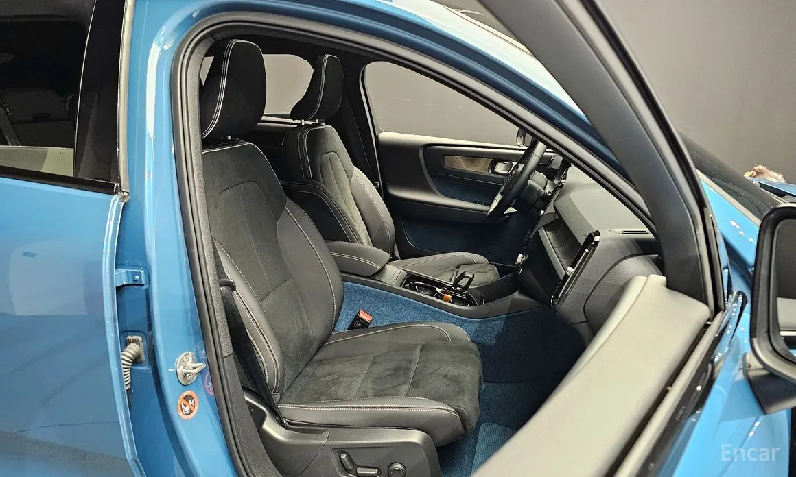 Фото 12 - Volvo C40