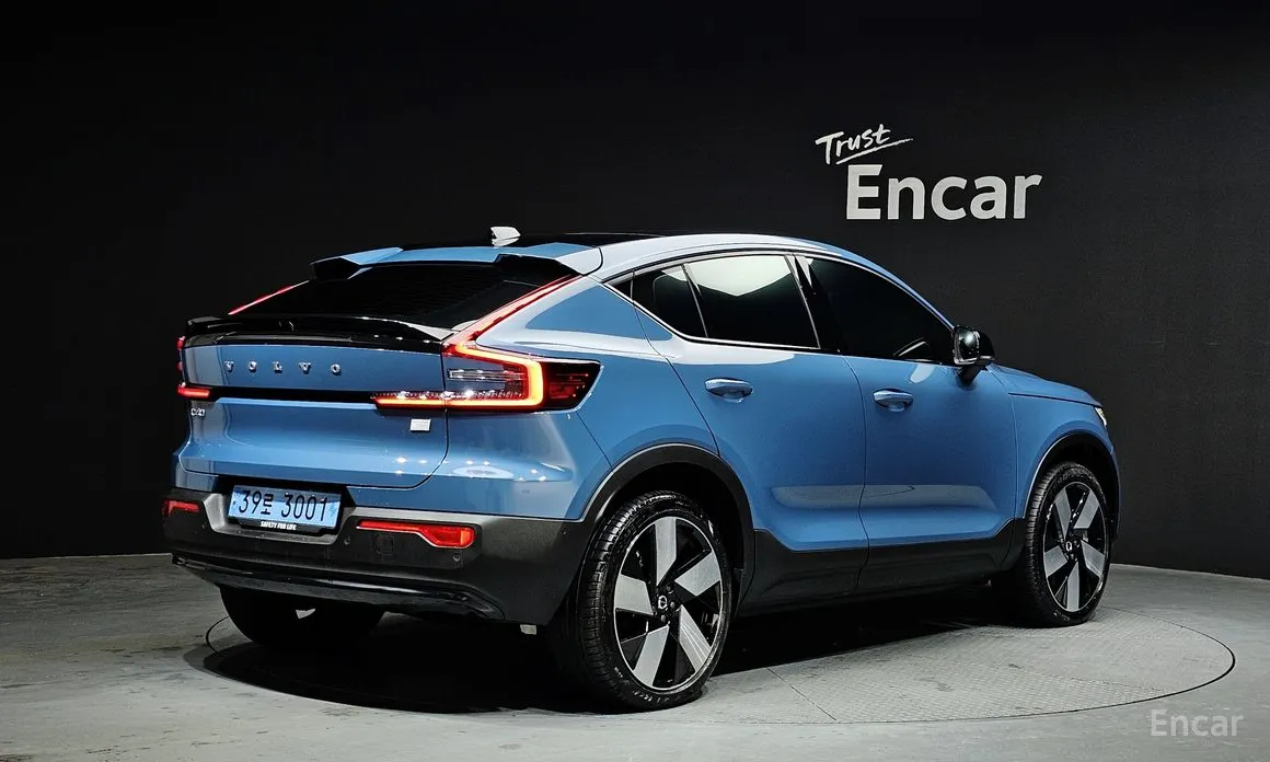 Фото 2 - Volvo C40