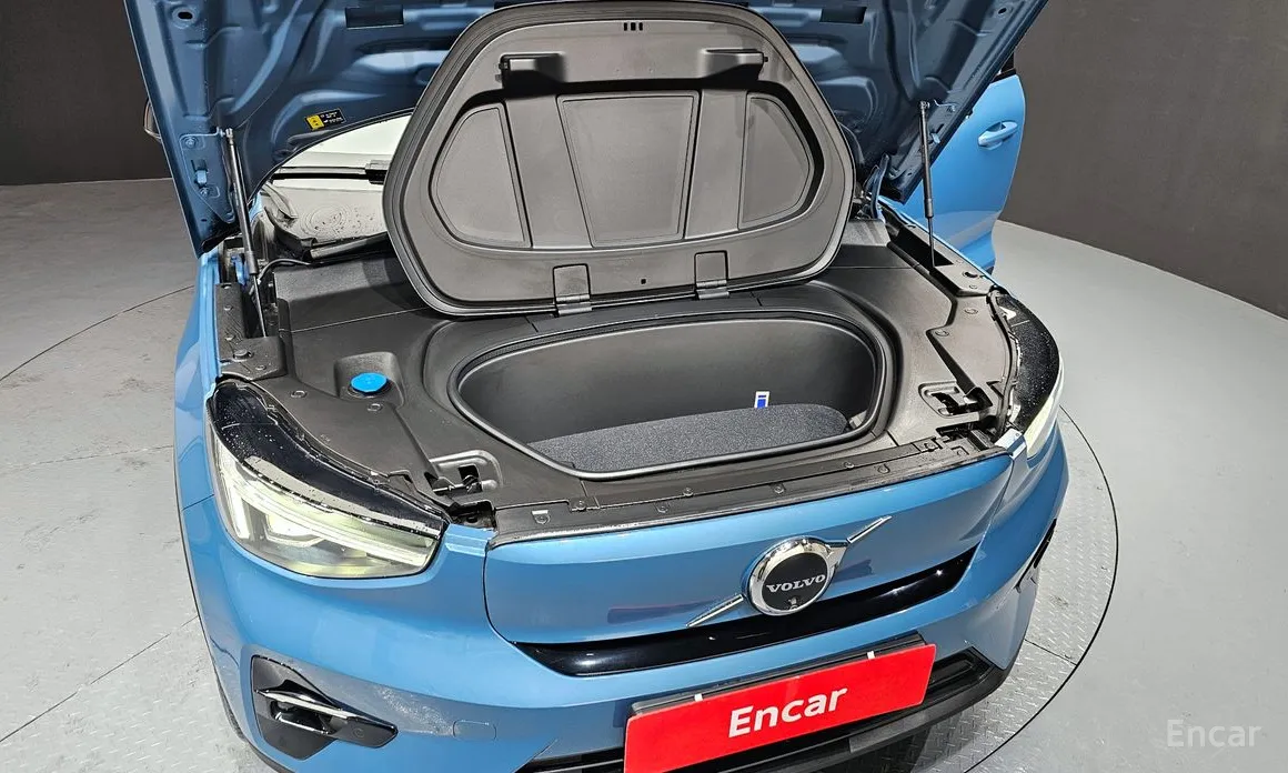 Фото 6 - Volvo C40