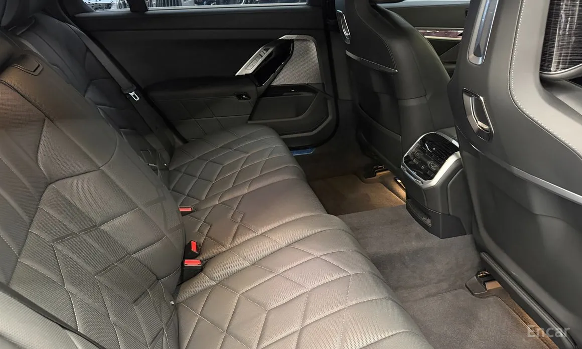 Фото 10 - BMW 7 Series