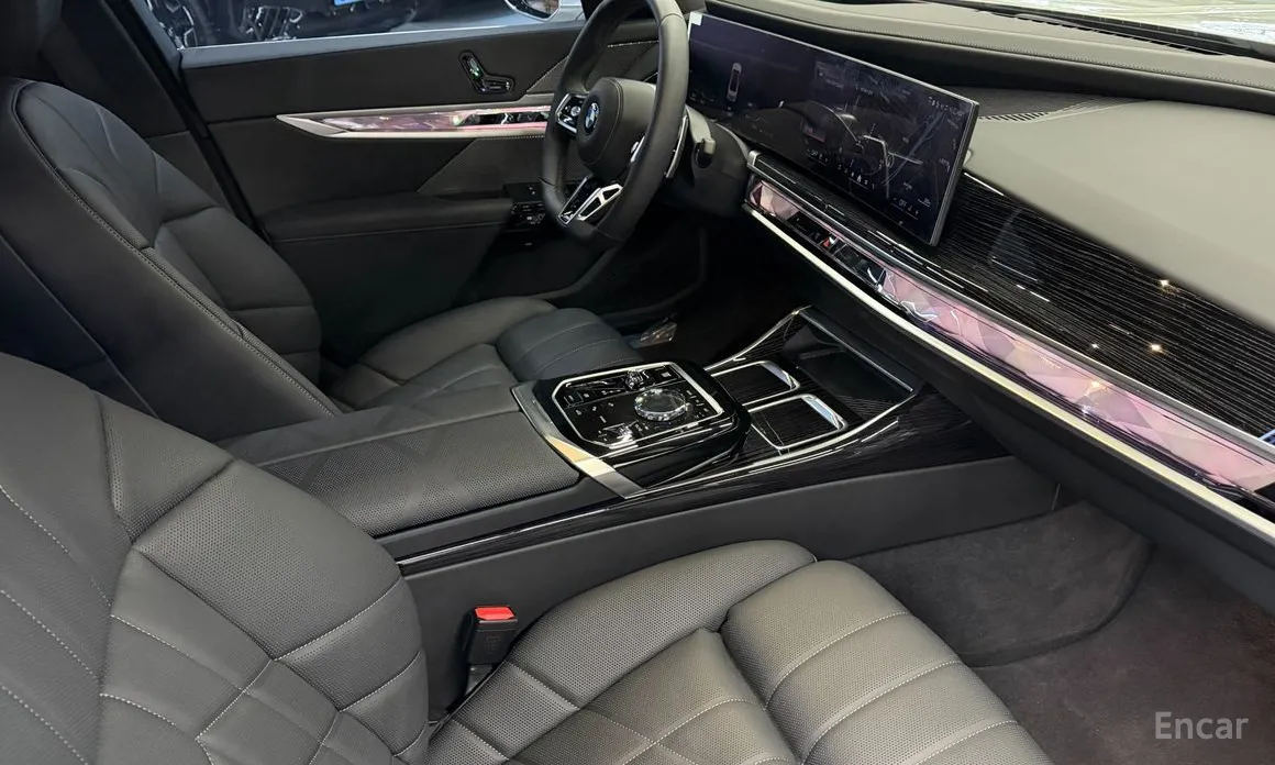 Фото 16 - BMW 7 Series