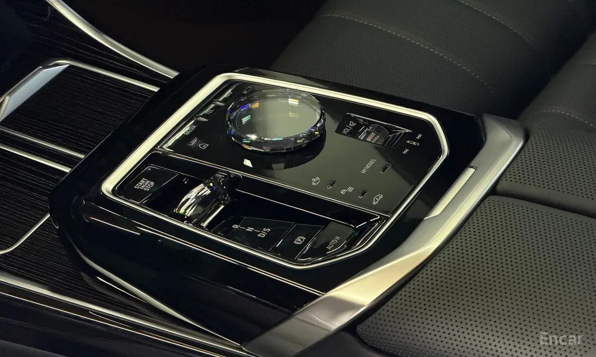 Фото 9 - BMW 7 Series