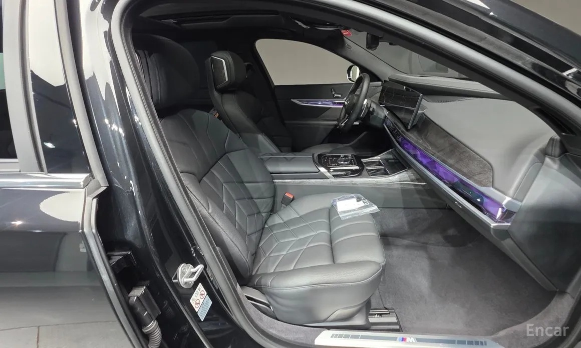 Фото 10 - BMW 7 Series