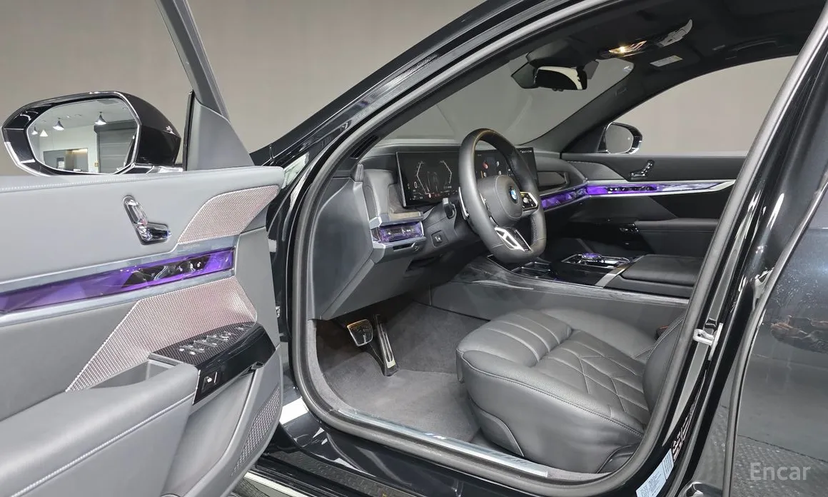 Фото 13 - BMW 7 Series