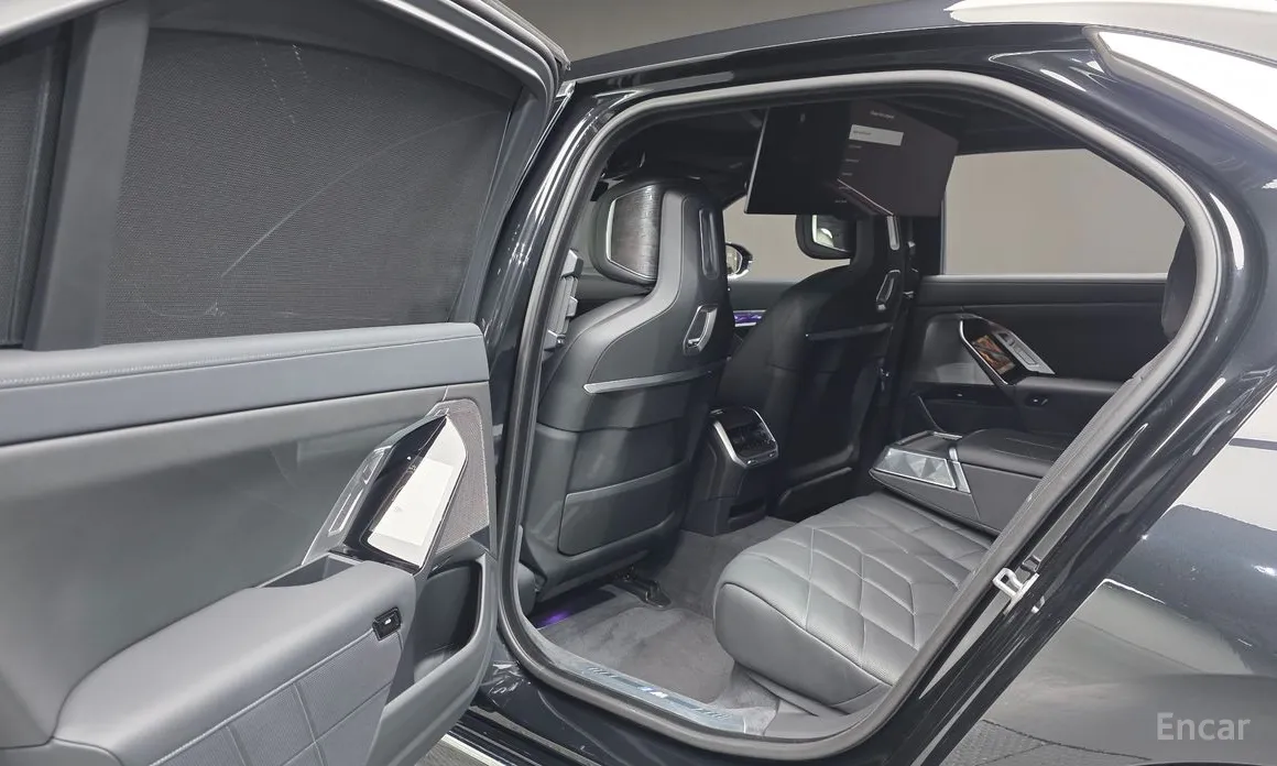 Фото 17 - BMW 7 Series