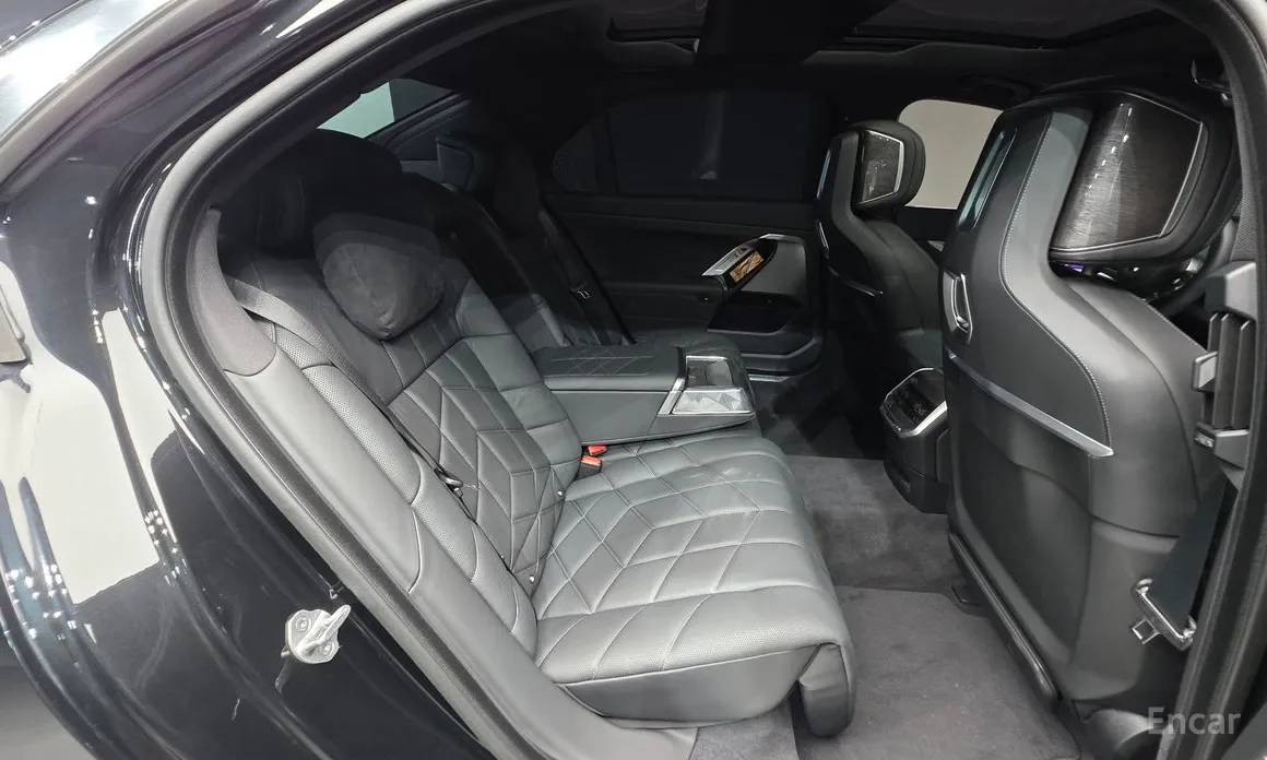 Фото 19 - BMW 7 Series