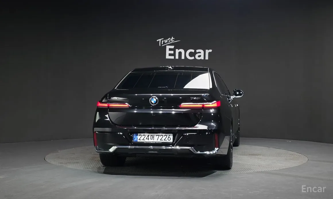 Фото 4 - BMW 7 Series