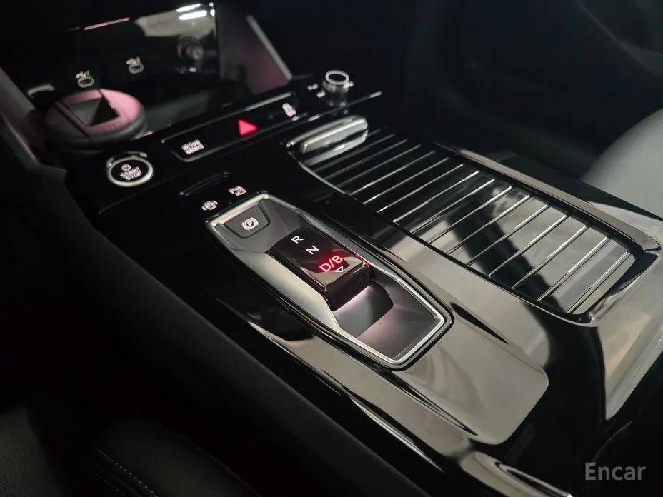 Фото 9 - Audi Q6 e-tron