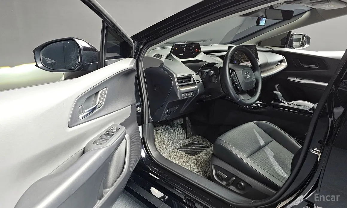 Фото 11 - Toyota Prius