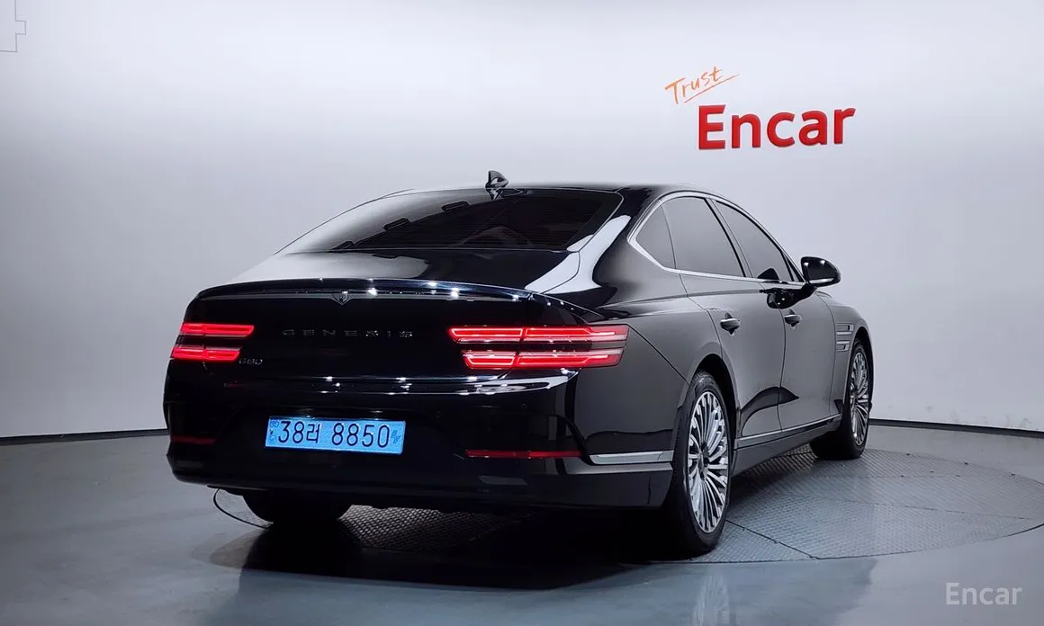 Фото 2 - Genesis G80