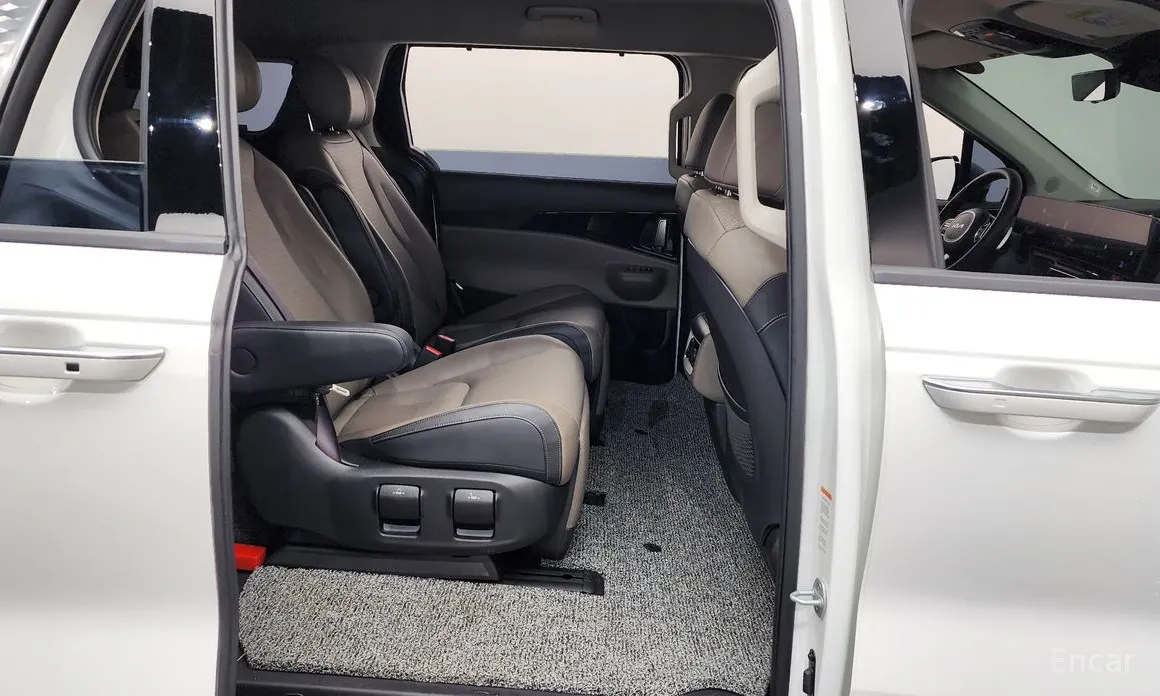 Фото 12 - Kia Carnival