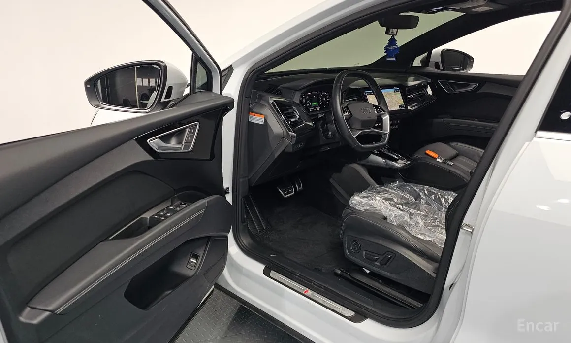 Фото 10 - Audi Q4 e-tron