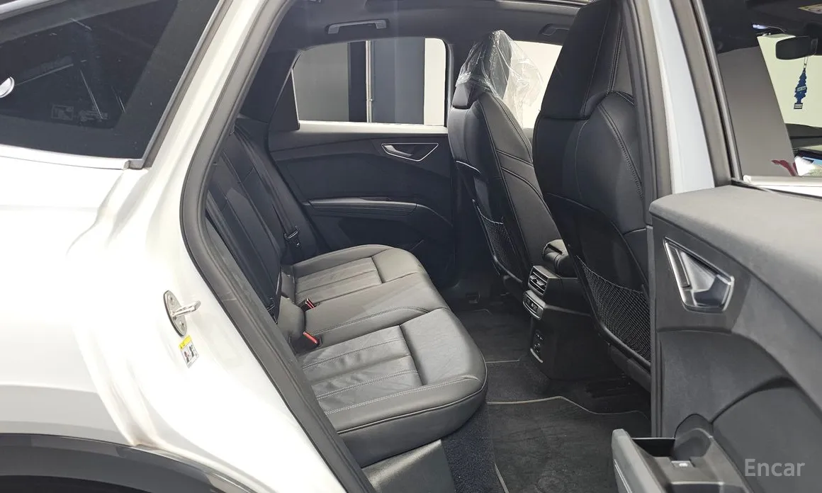 Фото 12 - Audi Q4 e-tron