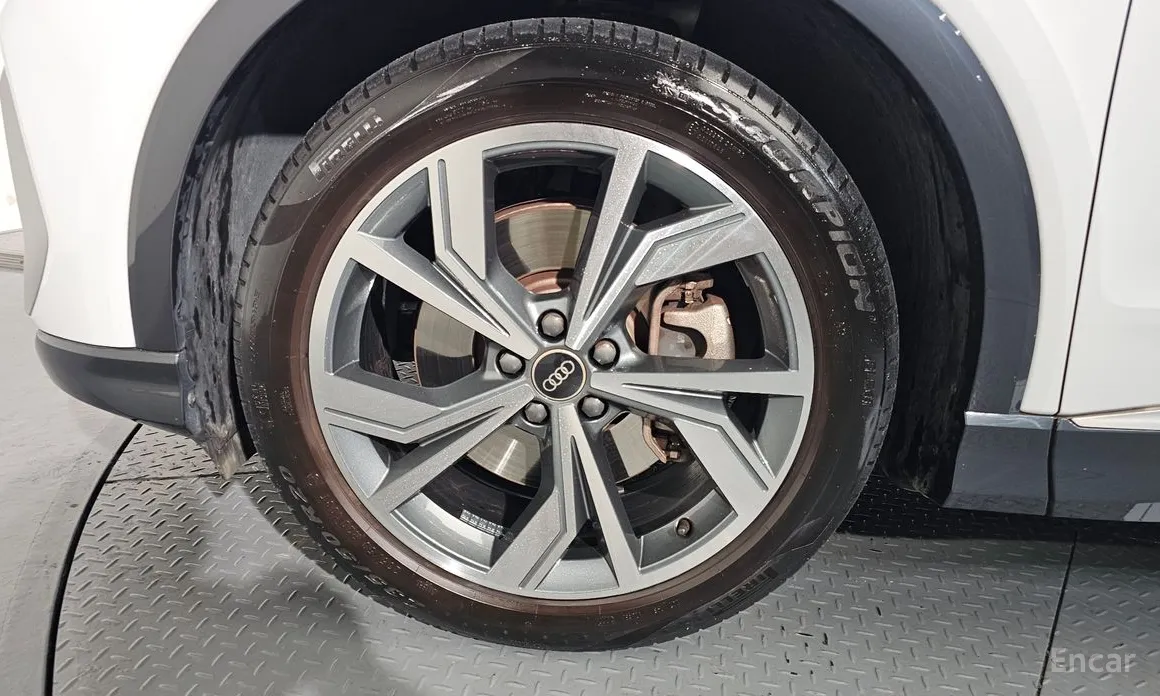 Фото 5 - Audi Q4 e-tron