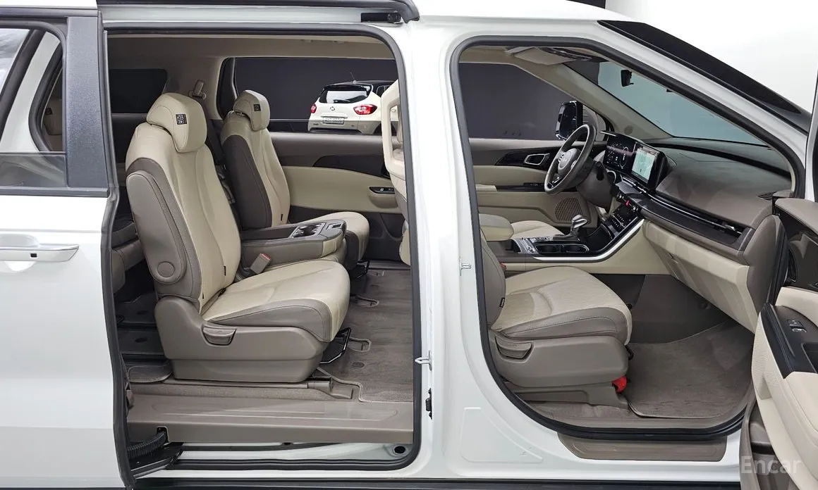 Photo 11 - Kia Carnival