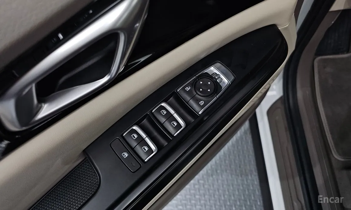 Photo 12 - Kia Carnival