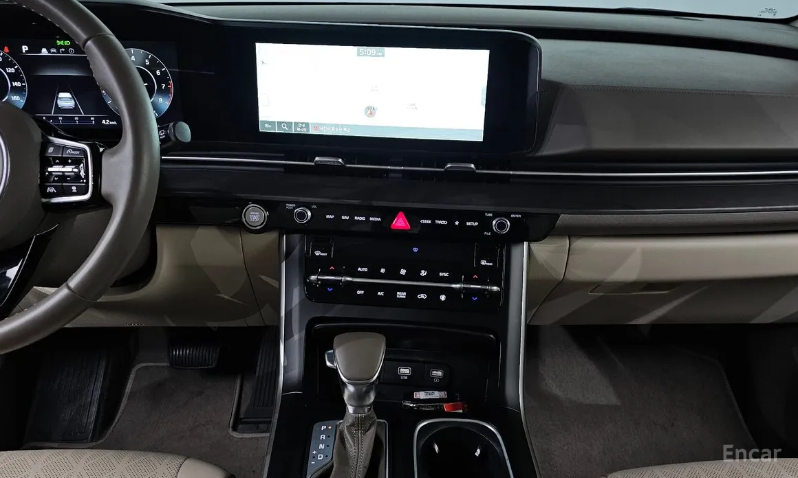 Photo 15 - Kia Carnival