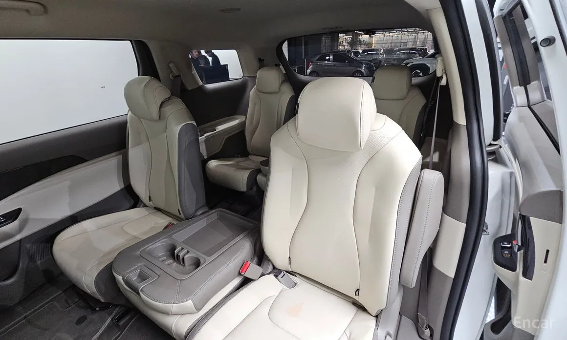 Photo 19 - Kia Carnival