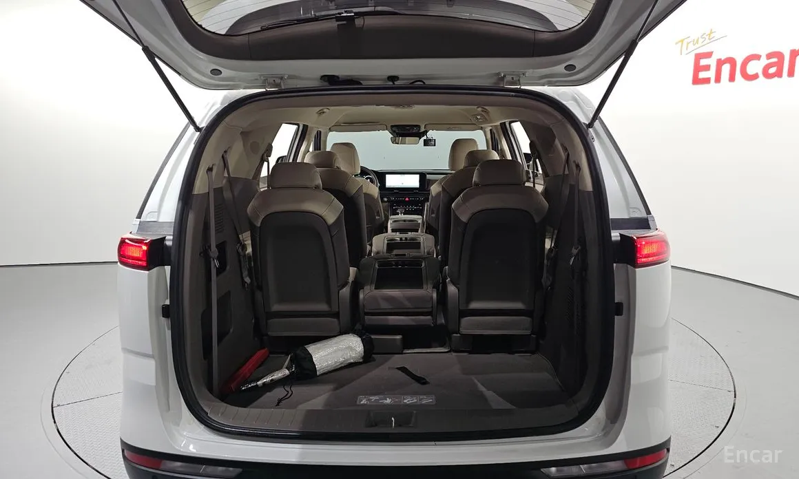 Photo 20 - Kia Carnival