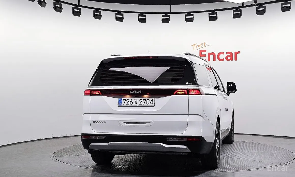 Photo 4 - Kia Carnival