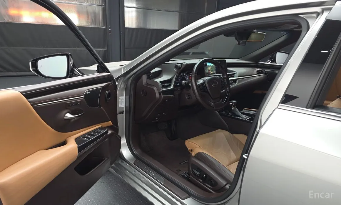 Фото 10 - Lexus ES