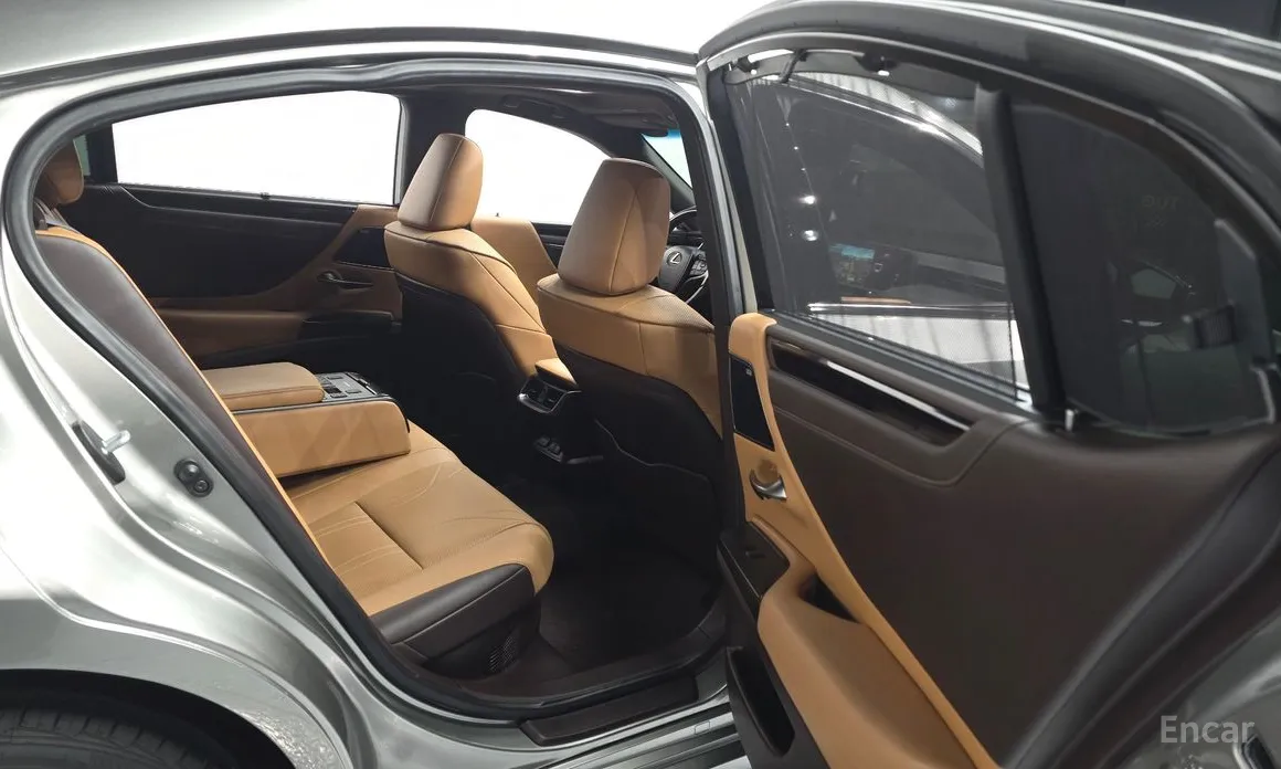 Фото 12 - Lexus ES