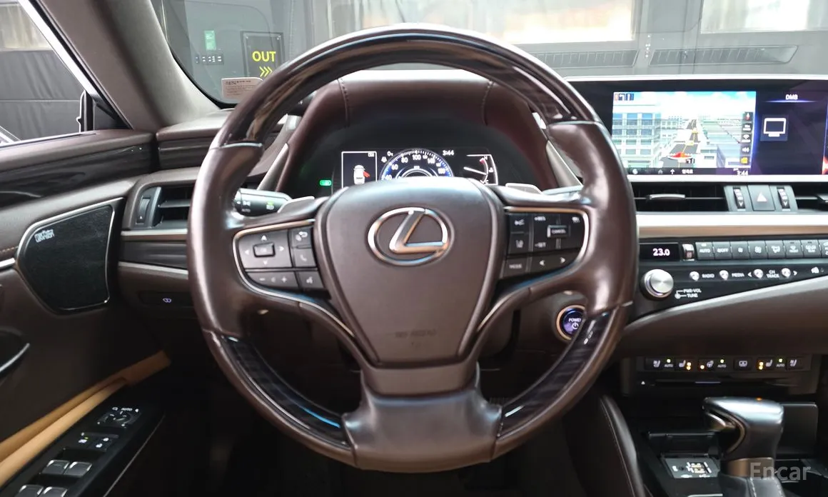 Фото 13 - Lexus ES