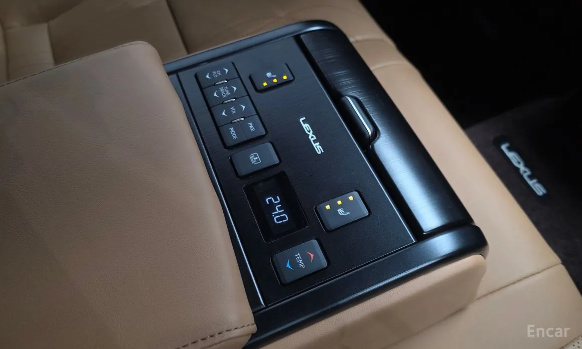 Фото 19 - Lexus ES